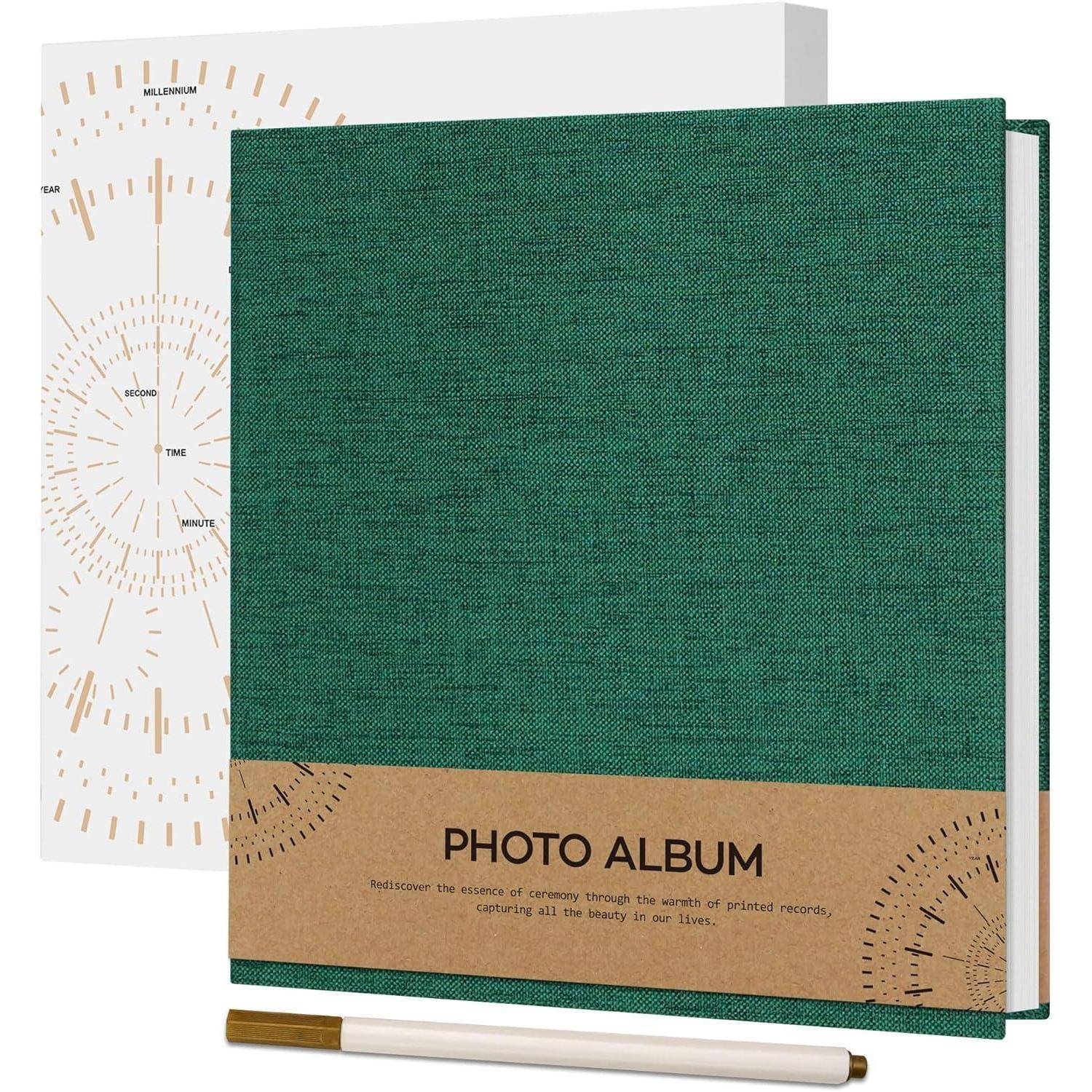 Grünes Fotoalbum mit strukturierter Oberfläche, betitelt mit 'Fotoalbum'.Inklusive eines Stiftes. Ideal zum Aufbewahren und Organisieren von Papierfotos.