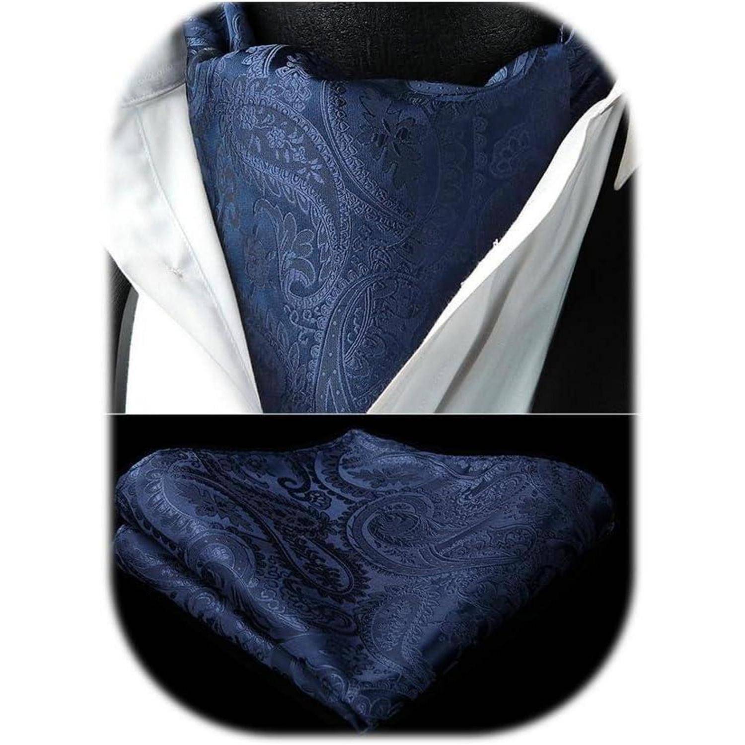 Eine marineblau-paisleymusterige Krawatte mit einem kunstvollen Muster, die unter einem weißen Hemd getragen und gefaltet präsentiert wird.