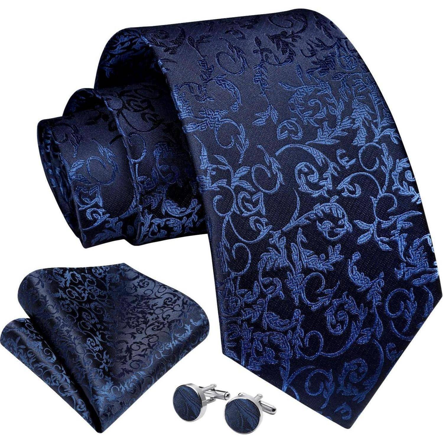 Blaue Krawatte mit Blumenmuster, passender Einstecktuch und Manschettenknöpfe, die ein aufeinander abgestimmtes Outfit ergeben.
