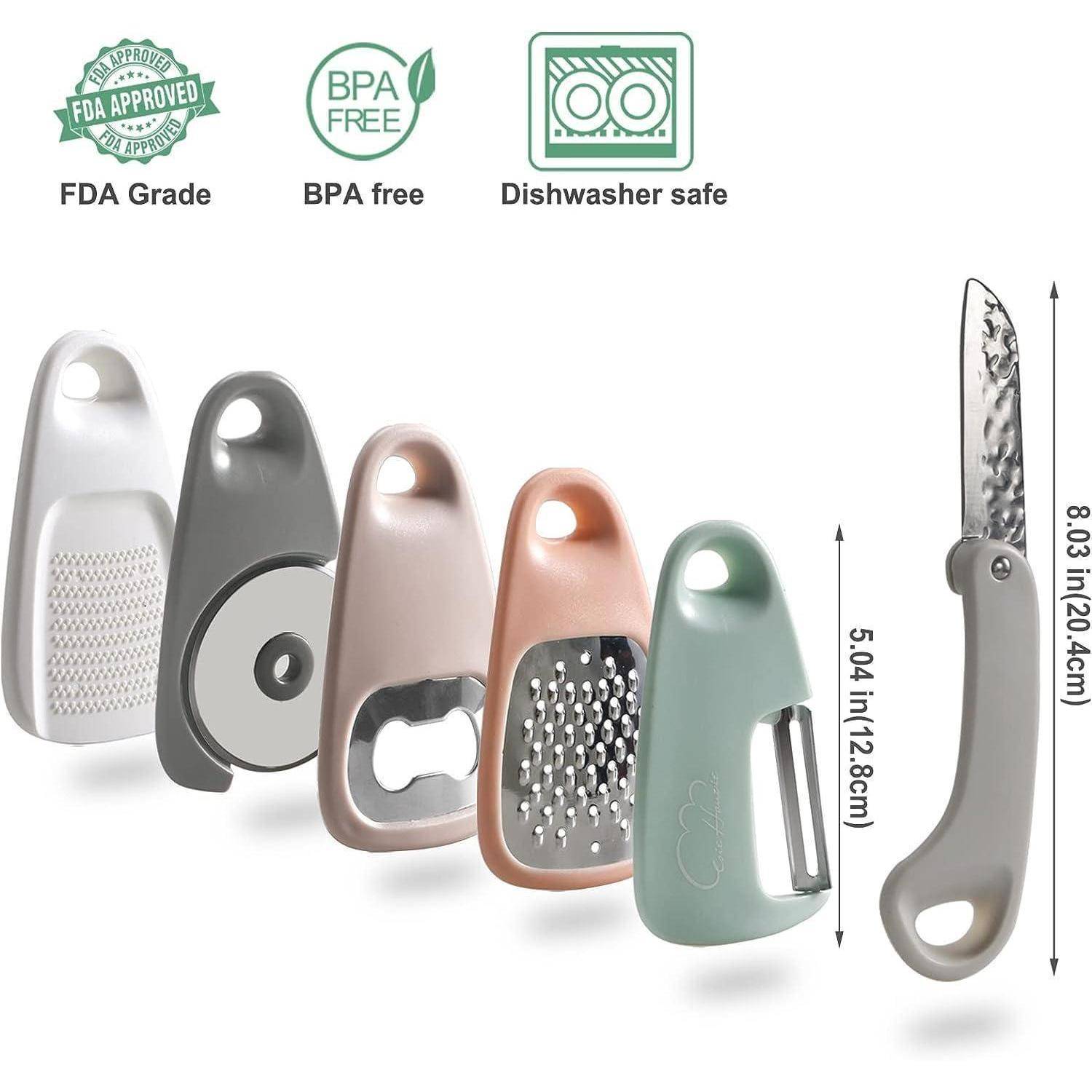 Multifunktionales Küchentools-Set mit Reibe, Schäler, Messer, Schneider. Lebensmittelecht (FDA-konform), BPA-frei, spülmaschinenfest. Abmessungen für jedes Werkzeug angegeben.