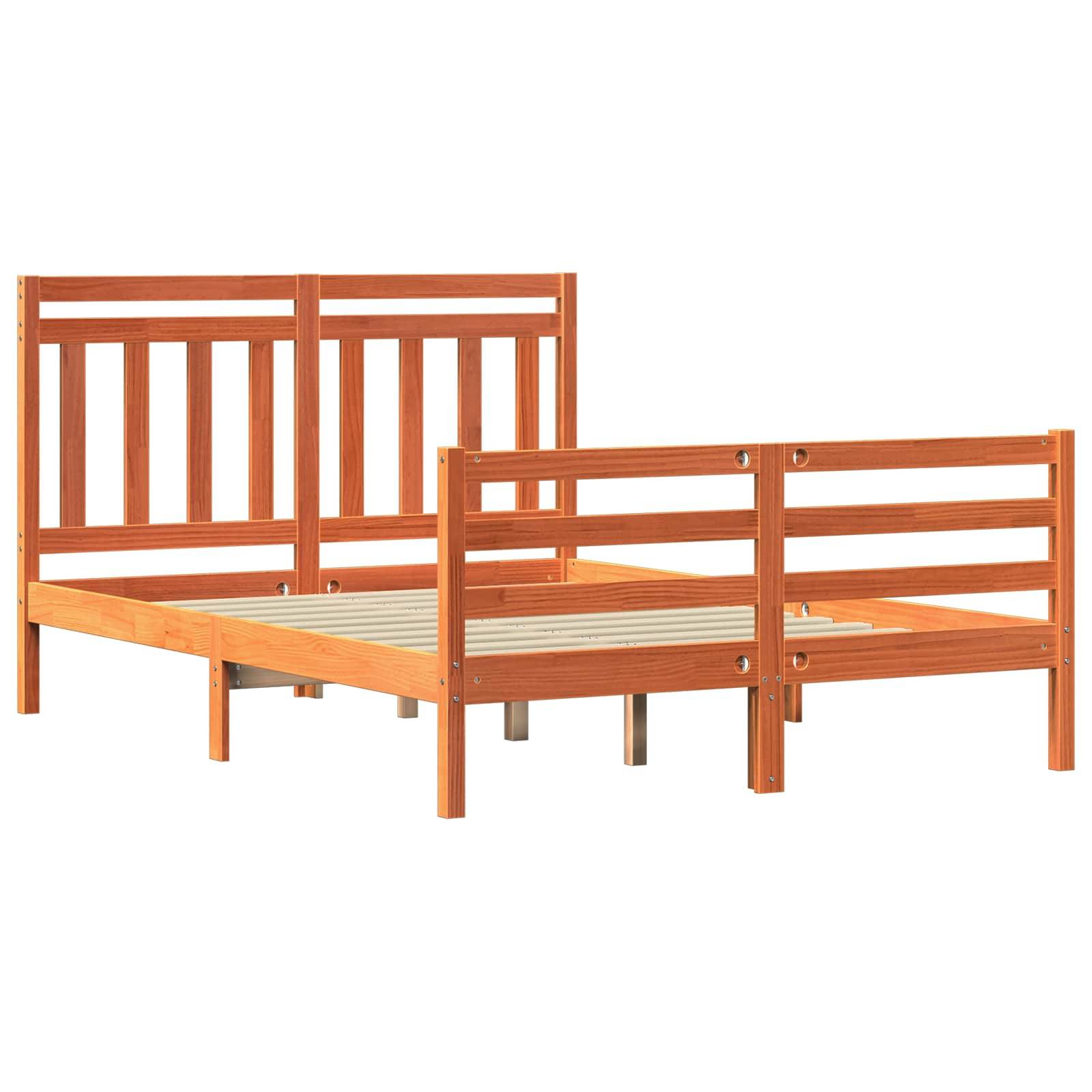 Ein Holzbettgestell mit Kopf- und Fußteil, das ein Lattendesign aufweist. Der Rahmen ist aus hellem Holzton gefertigt.