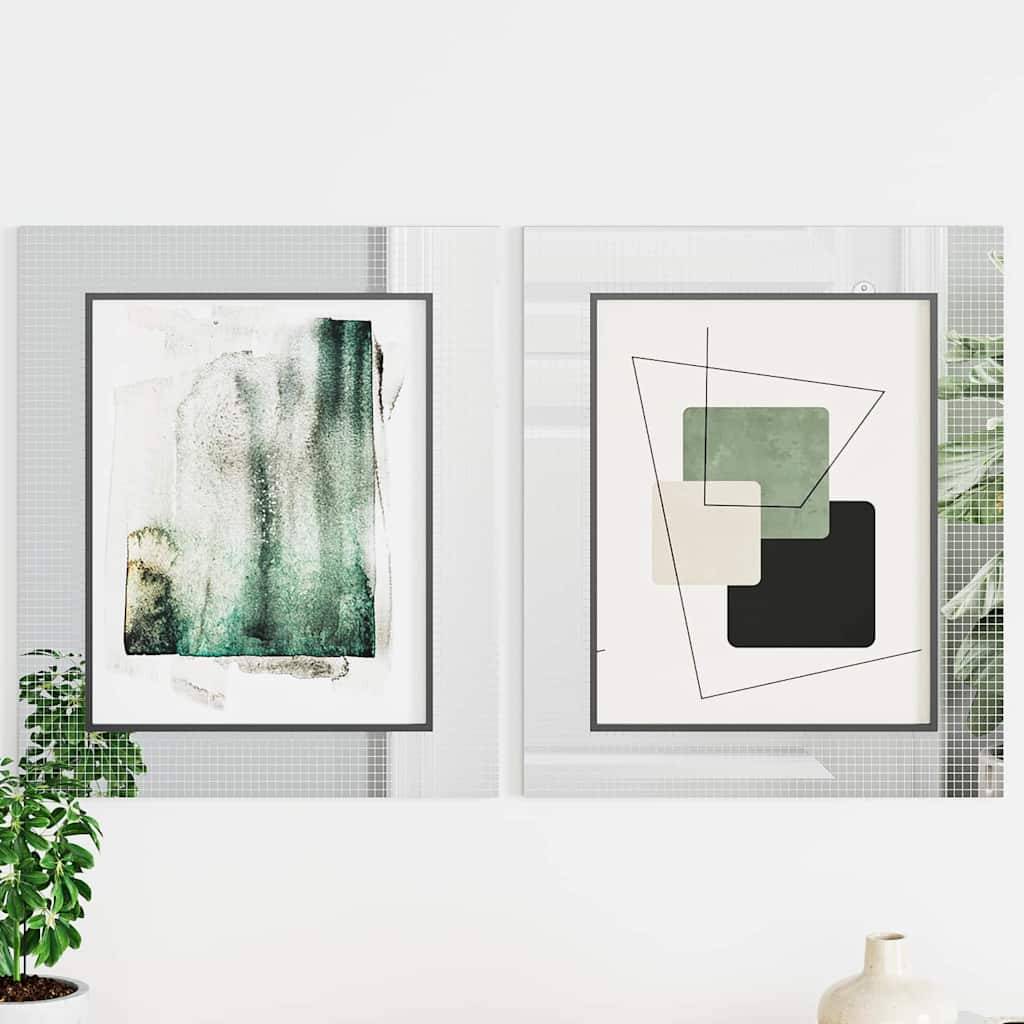 Zwei abstrakte Kunstwerke in einem Raum; eines zeigt grünliche Texturen, das andere geometrische Formen. Eine Pflanze und eine Vase befinden sich in der Nähe.