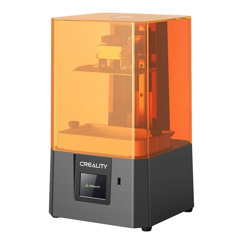 Creality 3D-Drucker mit einer orangefarbenen transparenten Abdeckung und kompaktem Design.