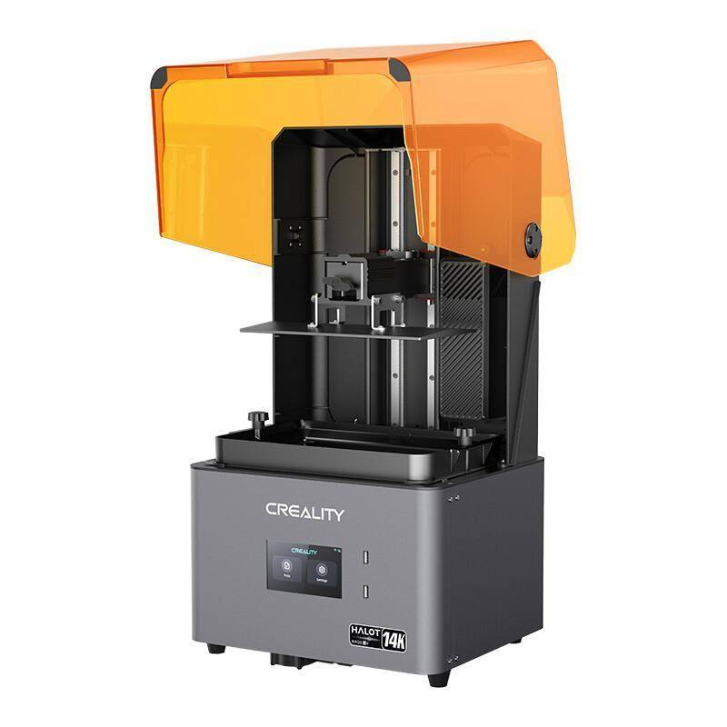 Ein Creality 3D-Drucker mit orangefarbener Abdeckung und einem Touchscreen-Display an der Basis, der seinen offenen Druckbereich präsentiert.