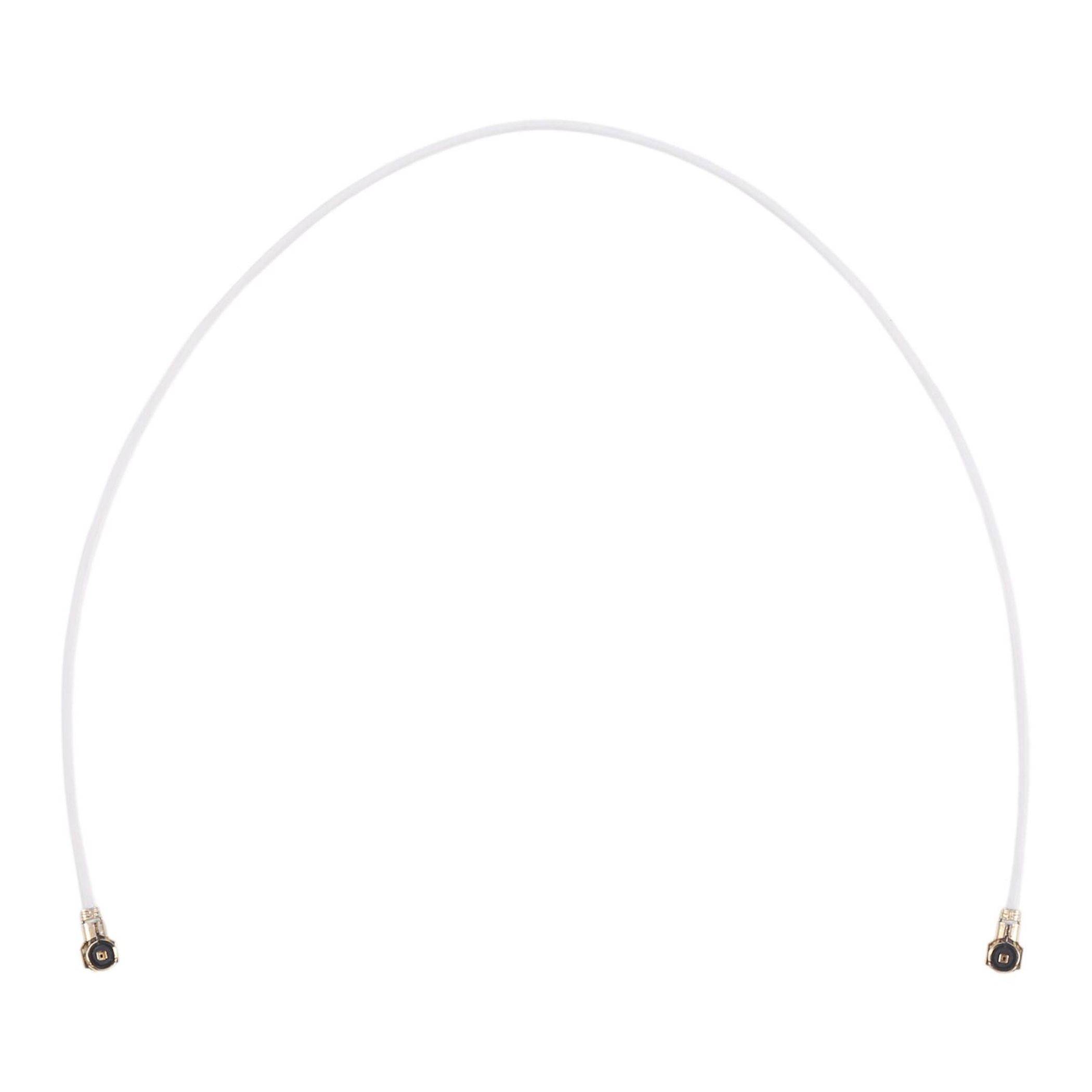 Ein weißes Koaxialkabel mit Anschlüssen an beiden Enden, das eine lose Schleife bildet.