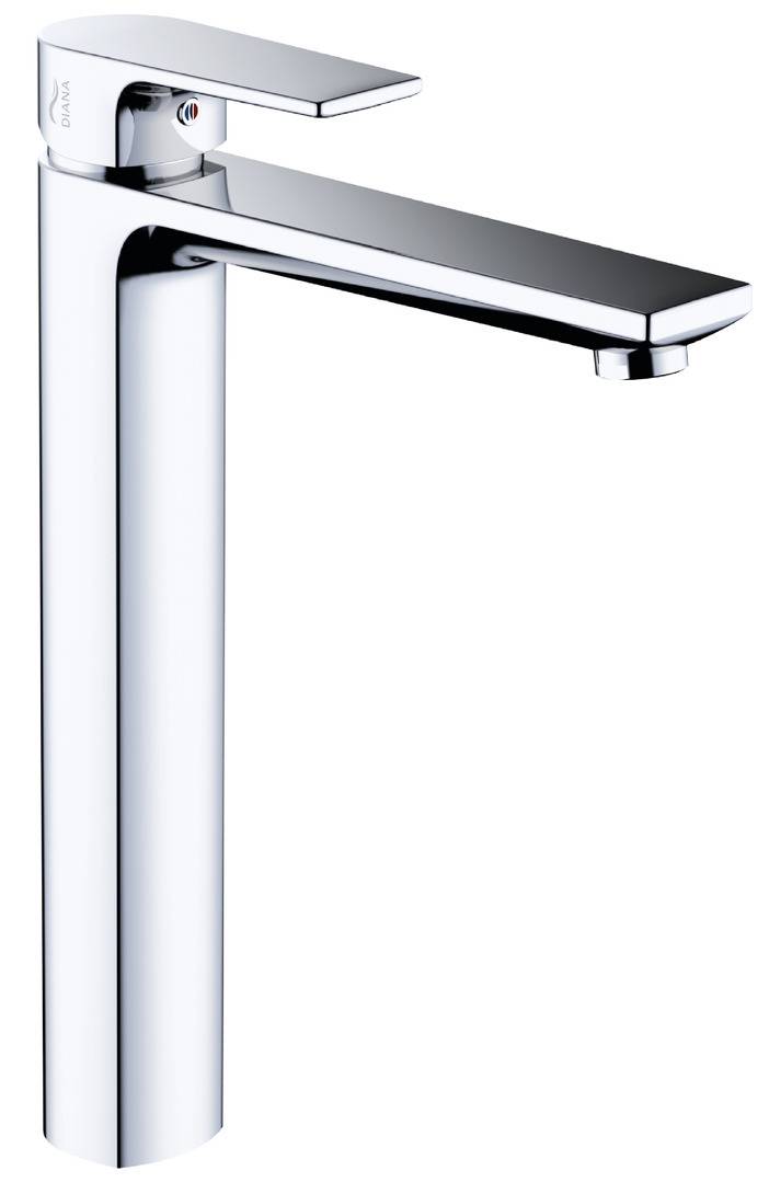 Eine schlanke, moderne Chrom-Armatur mit flachem Auslauf und minimalistischem Design, geeignet für moderne Küchen oder Badezimmer.