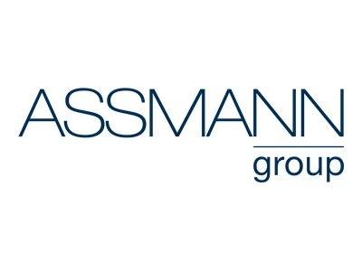 Das Bild zeigt das Logo der 'Hassmann Group', das den Gruppennamen in stilisierter Schrift enthält.