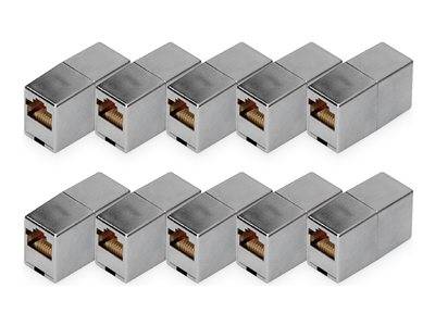 Mehrere Metall-RJ45-Kupplungen, in einem Rastermuster angeordnet, die Anschlüsse für Ethernet-Kabelverbindungen zeigen und Konnektivitätshardware demonstrieren.