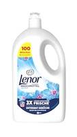 Eine weiße Plastikflasche Lenor Weichspüler mit floralem Bildmotiv, beschriftet mit '100 Wäschen' und '3-fache Frische'.