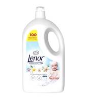 Eine große Flasche Lenor Weichspüler mit Henkel und einem Etikett, auf dem ein lächelndes Baby abgebildet ist, was darauf hindeutet, dass er für 100 Wäschen geeignet ist.