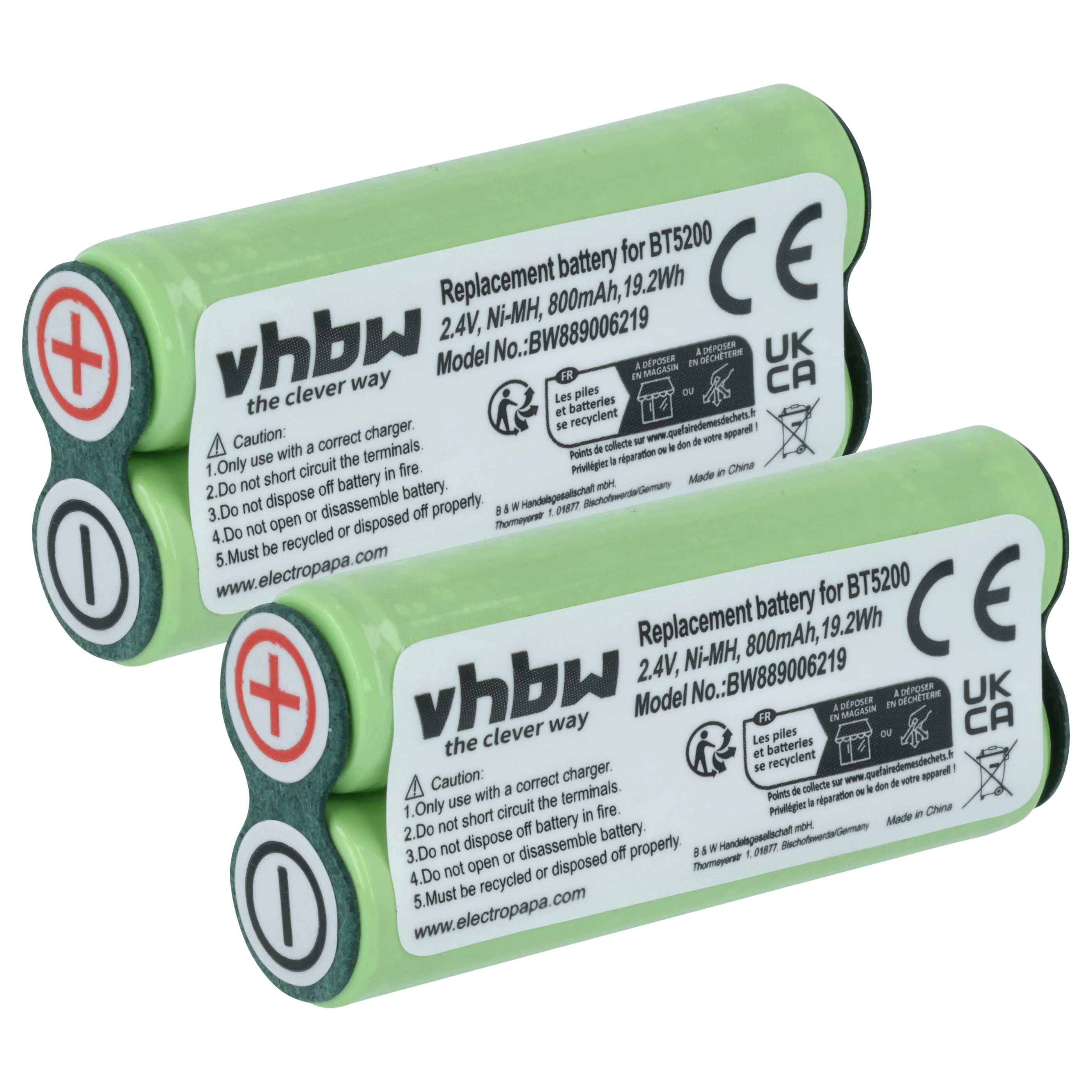 Zwei vhbw Ersatzbatterien für BT5200, 2,4V, Ni-MH, 800mAh, 1,92Wh. Jede Batterie verfügt über deutliche Plus- und Minuskennzeichnungen.