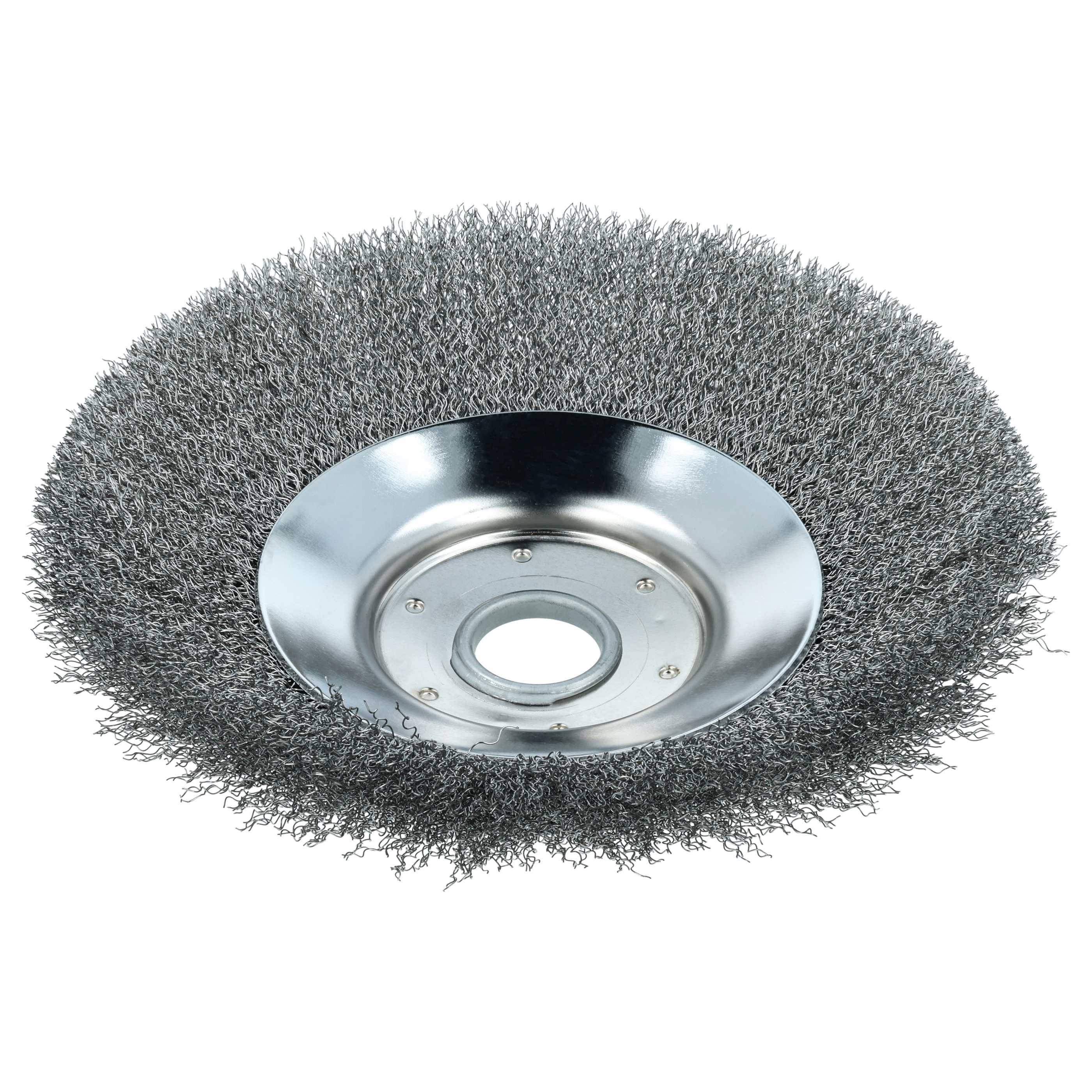 Eine runde Drahtbürste mit dichten Metallborsten und einer zentralen Metallscheibe, die typischerweise zum Reinigen oder Polieren von Oberflächen verwendet wird.