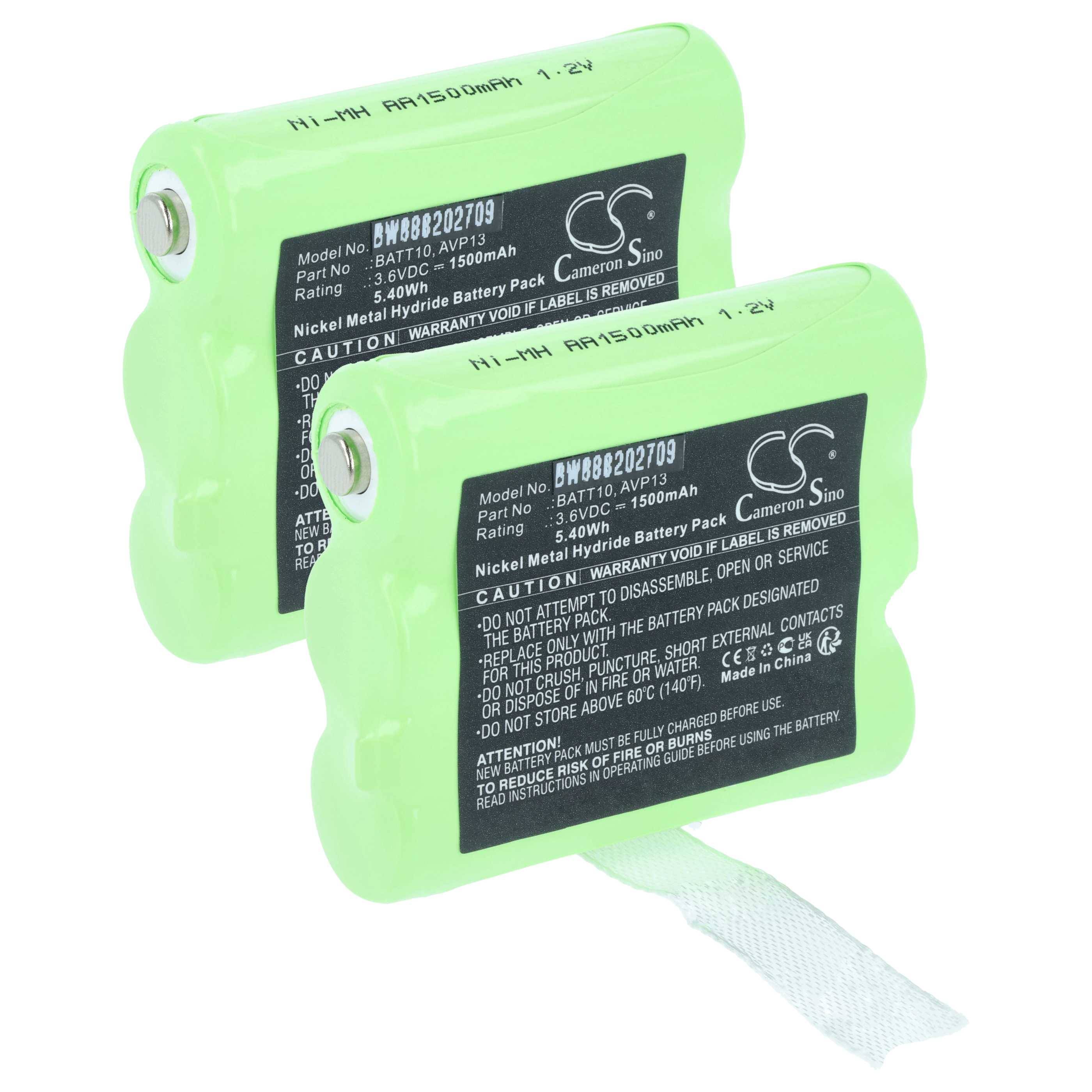 Zwei limegrüne wiederaufladbare Ni-MH-Batterien im AA-Format, jede mit Markenbezeichnung und Spezifikationen gekennzeichnet, verbunden durch ein weißes Kabel.