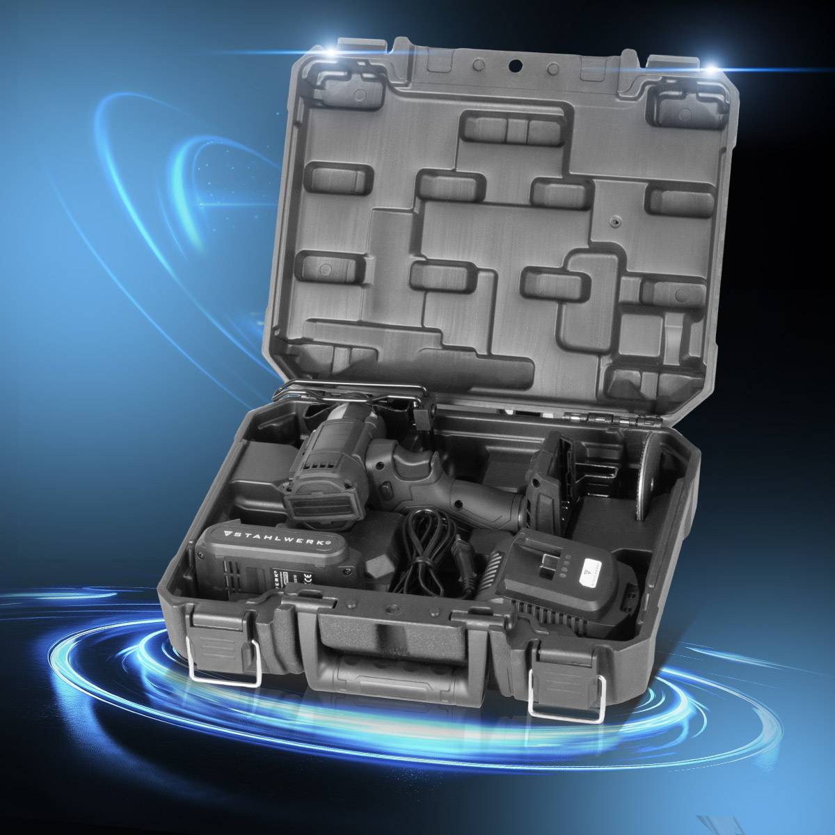 Ein schwarzes Werkzeugset mit Akkuschrauber in einem geöffneten Transportkoffer vor einem futuristischen blauen Hintergrund, das einen Bohrer, ein Ladegerät und einen Akkupack umfasst.