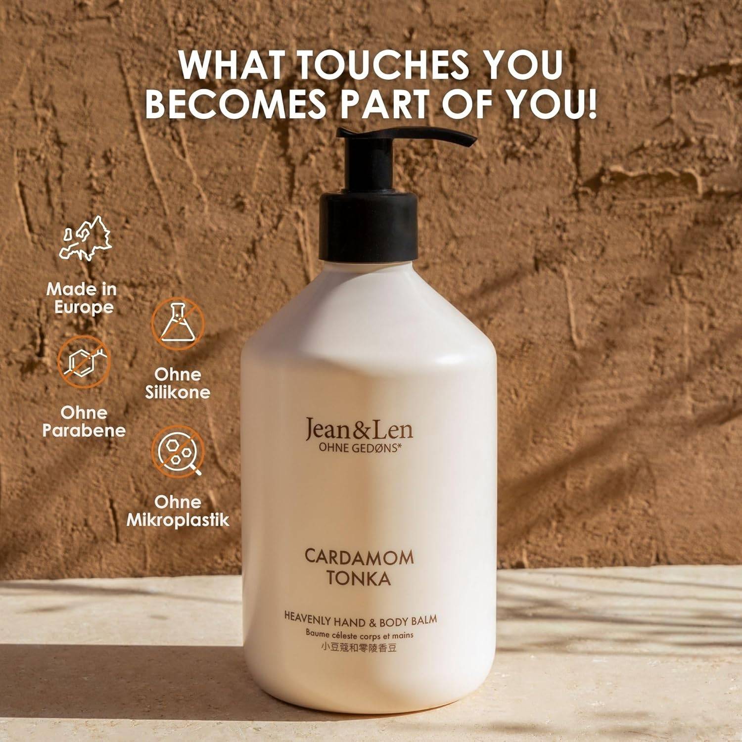 Eine Flasche Jean & Len Kardamom-Tonka Hand- und Körperbalsam auf einer Holzoberfläche. Text lautet: 
