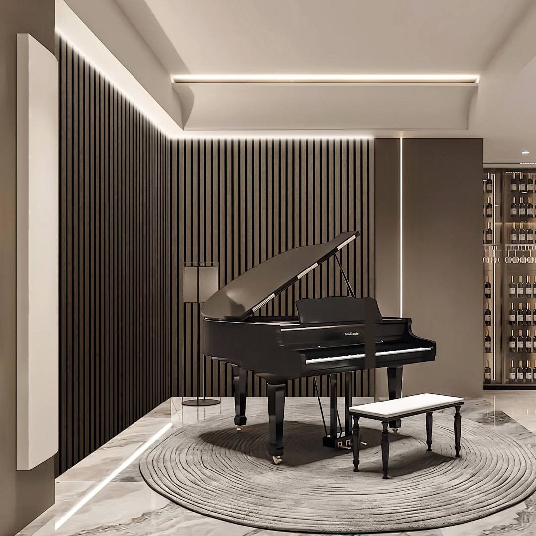 Ein Flügel steht auf einem runden Teppich in einem modernen Raum mit vertäfelten Holzwänden und Ambientebeleuchtung. Ein Weinregal ist im Hintergrund zu sehen.