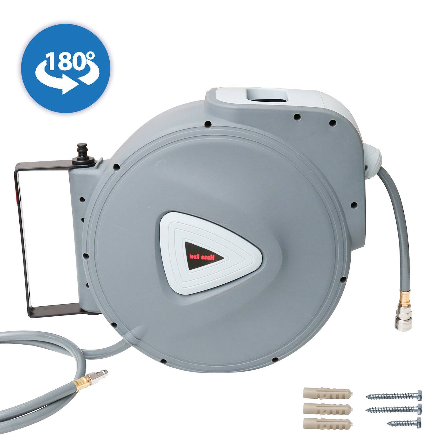 Eine graue einziehbare Schlauchrolle mit einer 180-Grad-Schwenkfunktion. Inkludiert einen Schlauch und drei Befestigungszubehörteile, geeignet für Wandmontage.
