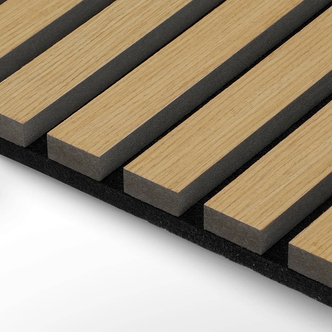 Holzlatten mit einer hellbraunen Beschichtung sind gleichmäßig auf einem schwarzen Hintergrund verteilt und zeigen ein modernes, minimalistisches Designmuster.