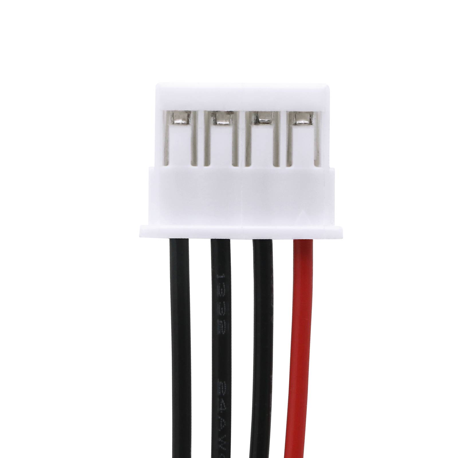 Ein weißer 4-polig Stecker mit drei angeschlossenen Kabeln: ein schwarzes, ein rotes und ein schwarzes mit aufgedruckten Zahlen.