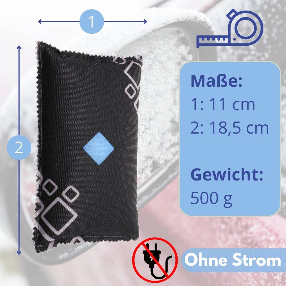Ein schwarzes Kissen mit einem weißen Muster liegt auf einer verschneiten Oberfläche. Abmessungen: 11 cm x 18,5 cm, Gewicht: 500 g. Der Text lautet 