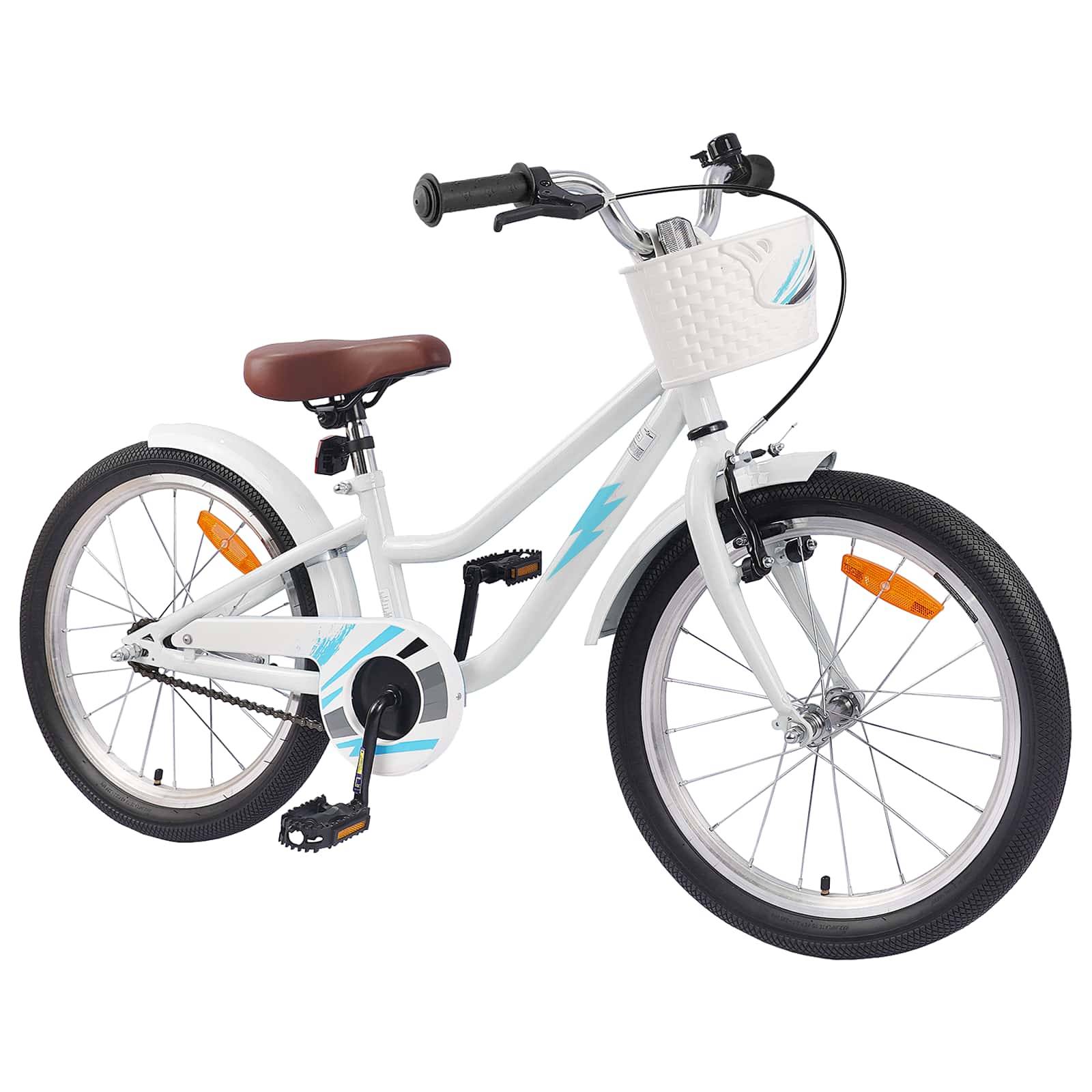 Ein weißes Kinderfahrrad mit schwarzen Reifen, blauen Akzenten, einem braunen Sattel und Sicherheitsreflektoren an den Rädern und Pedalen, von einem schrägen Winkel aus dargestellt.