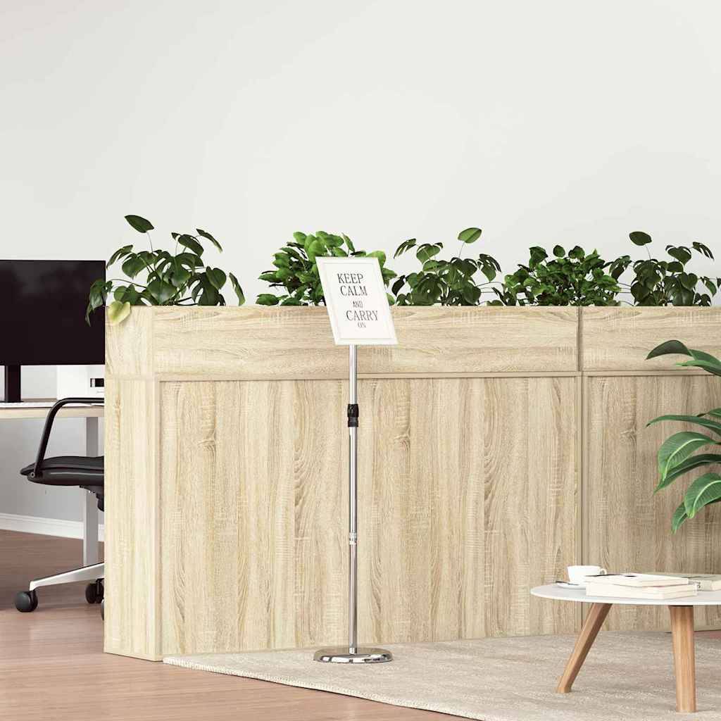 Büroraum mit Schreibtisch, Pflanzen und einem Schild mit der Aufschrift 