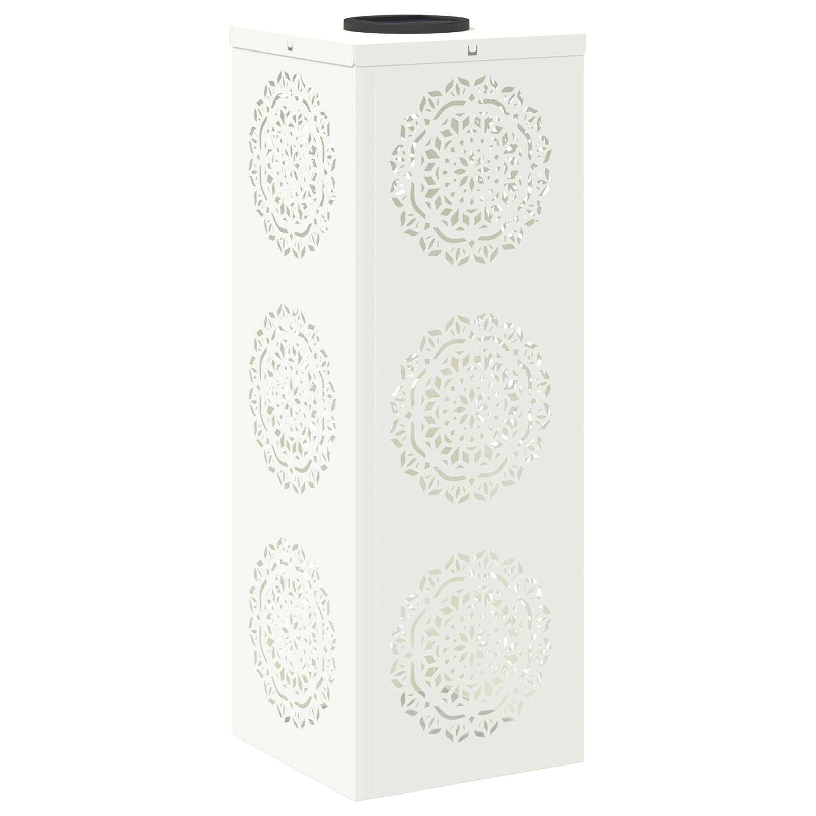 Eine hohe, weiße rechteckige Box mit kunstvollen kreisförmigen Mustern an ihren Seiten, die einen schwarzen Deckel aufweist und höchstwahrscheinlich ein Dekorationsbehältnis darstellt.