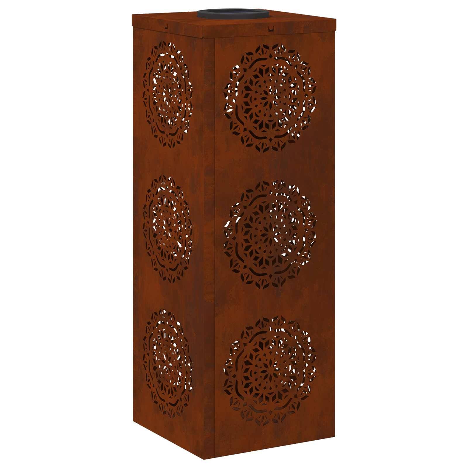 Ein großer, rechteckiger, rostfarbener Metallkübel mit aufwendigen kreisförmigen Ausschnitten an den Seiten.