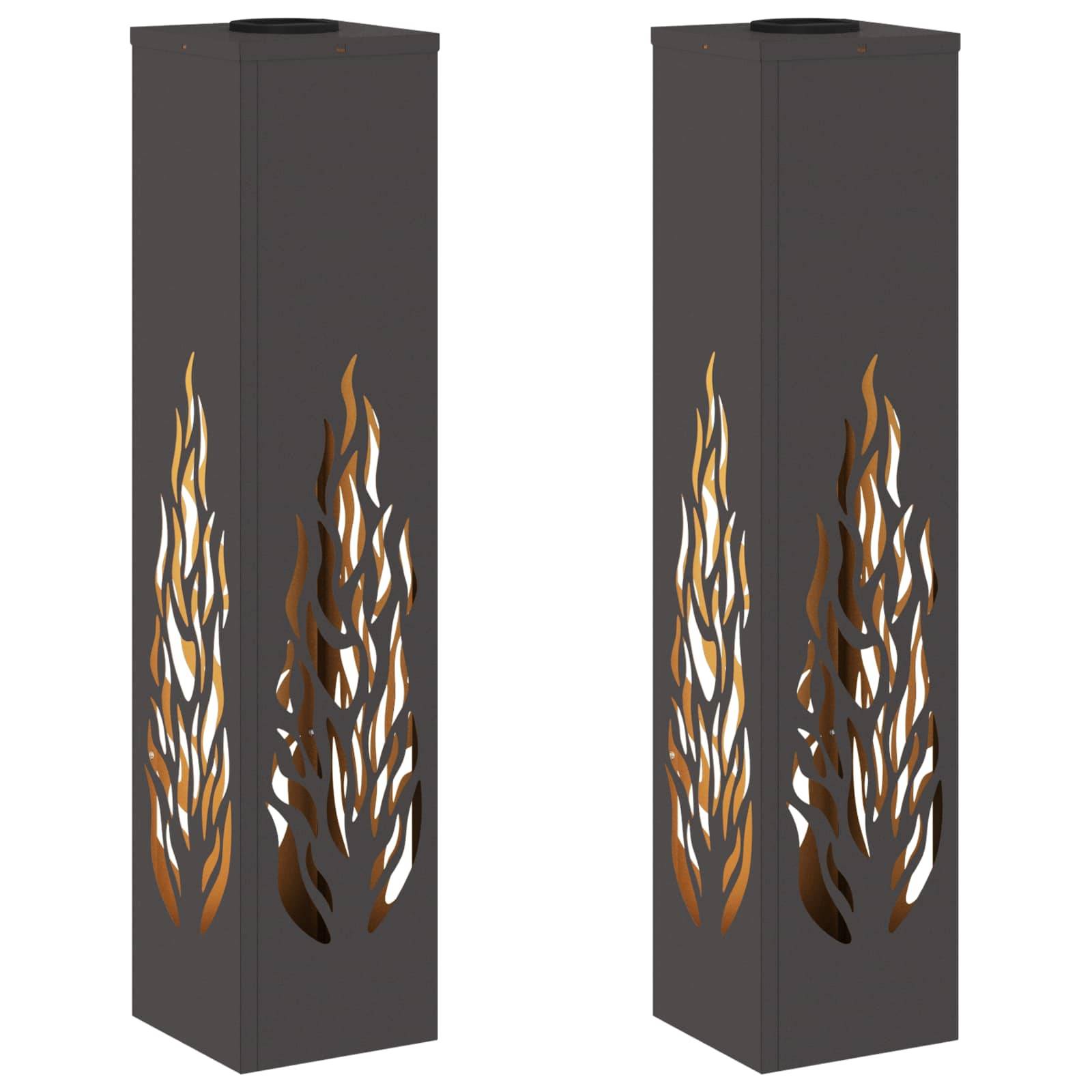 Zwei hohe, rechteckige schwarze Laternen mit flammenförmigen Ausschnitten an ihren Seiten. Jede Laterne ist für dekorative Beleuchtung konzipiert.