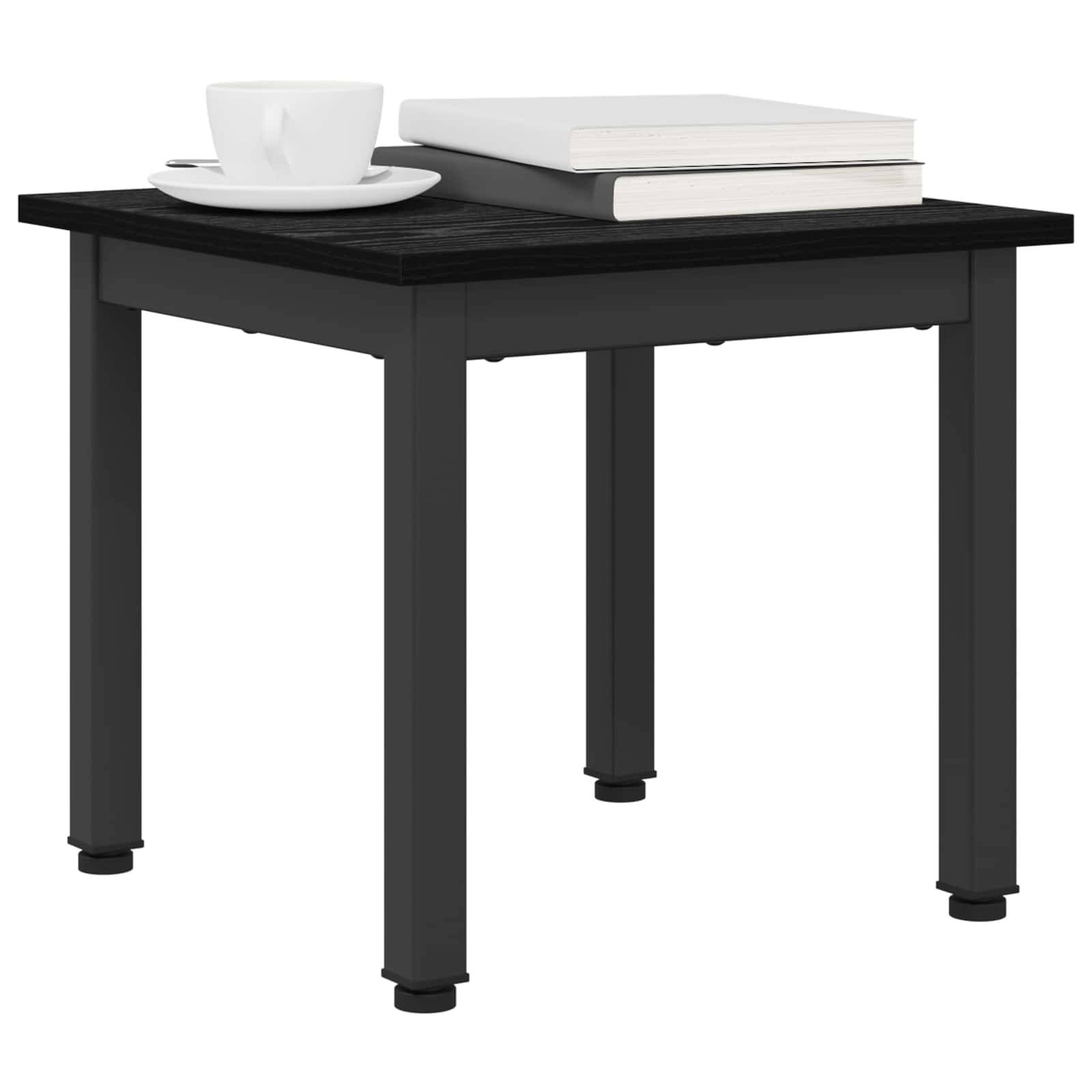 Ein kleiner schwarzer Tisch mit einem Stapel Bücher und einer weißen Teetasse mit Untertasse obenauf, der ein minimalistisches und modernes Design demonstriert.