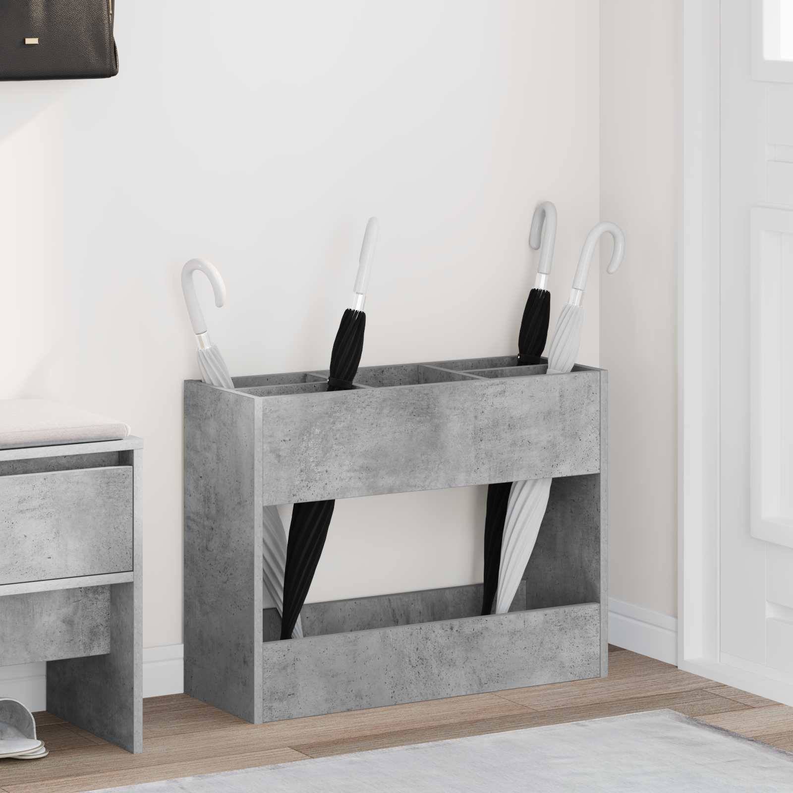 Eine moderne, minimalistische Diele zeigt einen Schirmständer aus Beton, der schwarze und weiße Schirme beherbergt, mit einer passenden Bank in der Nähe.