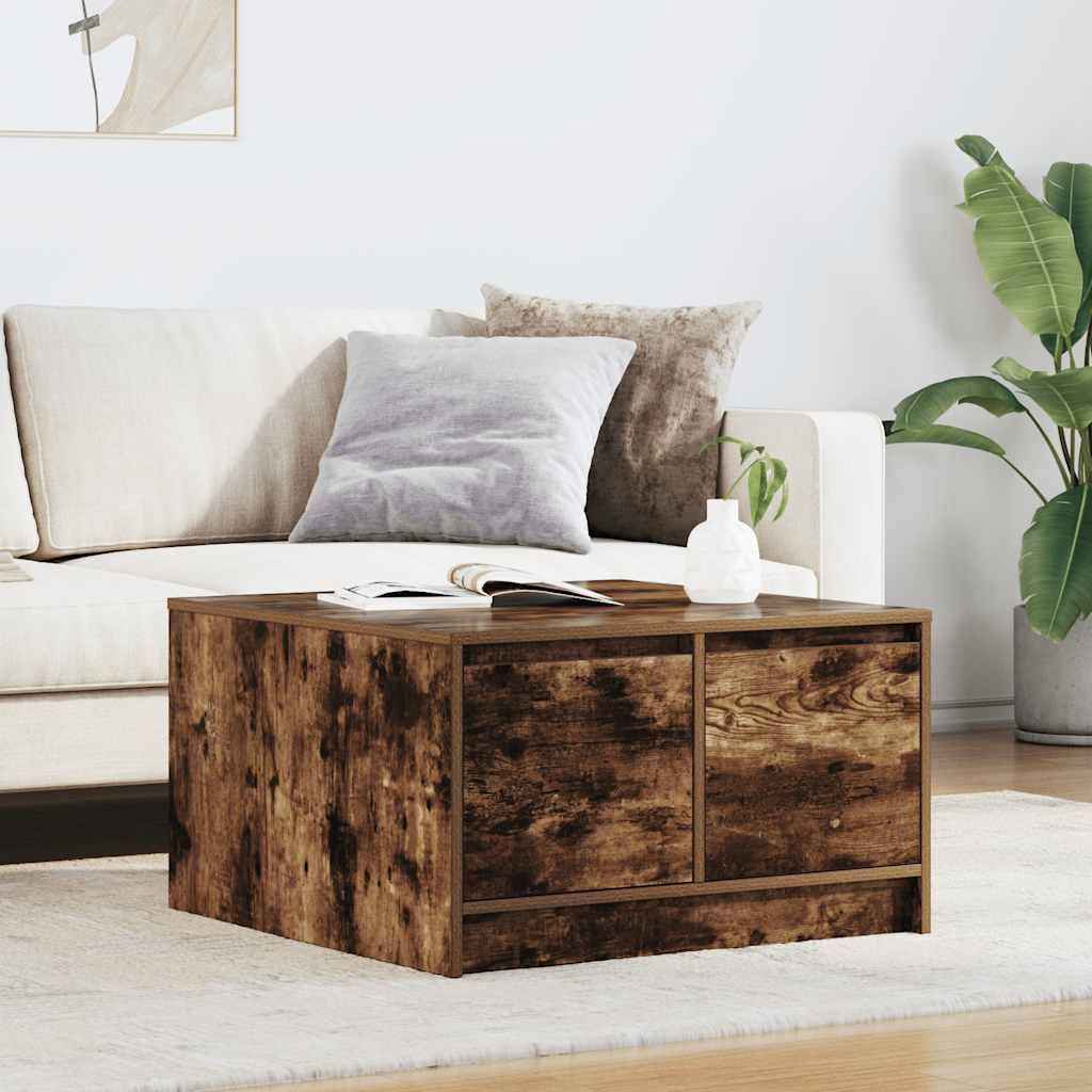 Ein moderner Wohnraum zeigt ein beiges Sofa mit grauen und weißen Kissen, einen Holzkaffeetisch mit Büchern und eine Topfpflanze in der Nähe.
