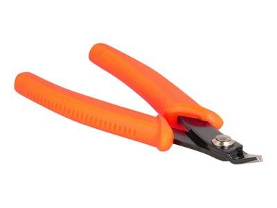 Drahtschneider mit orangefarbenem Griff und scharfem Metallkopf, verwendet zum Durchtrennen von Kabeln oder Drähten.
