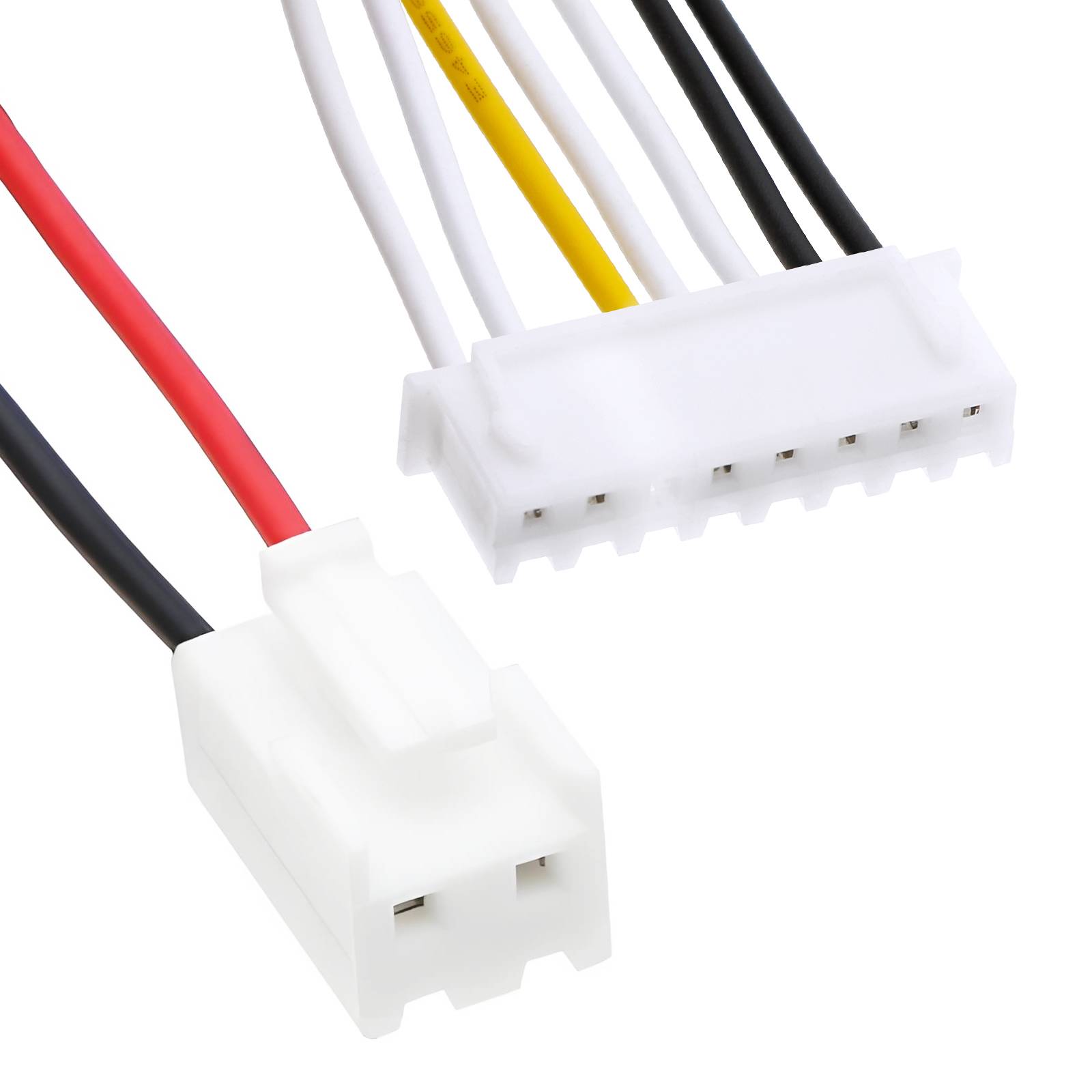 Zwei Molex-Stromstecker mit mehrfarbigen Leitungen, die üblicherweise für interne Computerkomponenten verwendet werden, mit Fokus auf Steckern und Verkabelung.