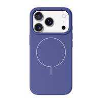 Eine lila Smartphone-Hülle mit einem kreisförmigen Design auf der Rückseite, die für ein Telefon mit drei Rückkameras konzipiert ist.