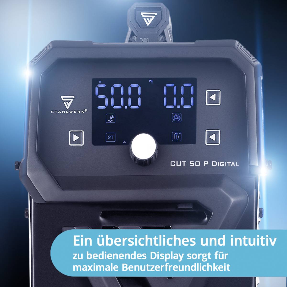 Ein digitales Display auf einem CUT 50 P Gerät zeigt '50.0' Volt und '0.0' Ampere an. Deutscher Text darunter lautet: 'Ein übersichtliches und intuitiv zu bedienendes Display sorgt für maximale Benutzerfreundlichkeit.