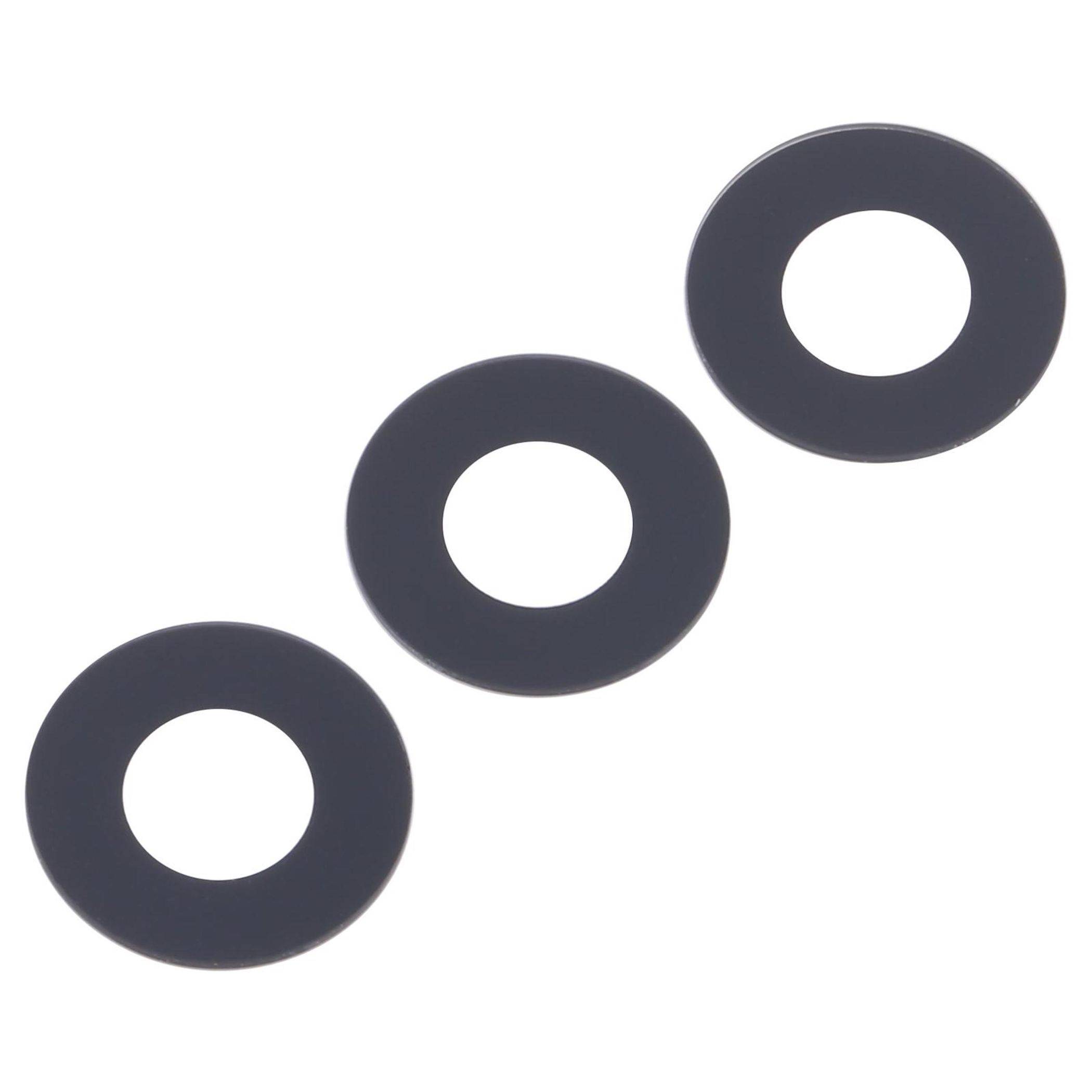 Drei schwarze Gummidichtungen, die diagonal auf einem weißen Hintergrund angeordnet sind.