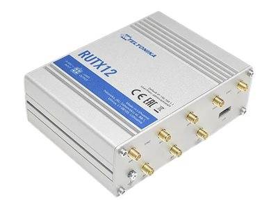Ein silberner Teltonika RUTX12 Router mit mehreren Antennen und Anschlüssen, auf dessen Etikett Marken- und Modellinformationen zu sehen sind.