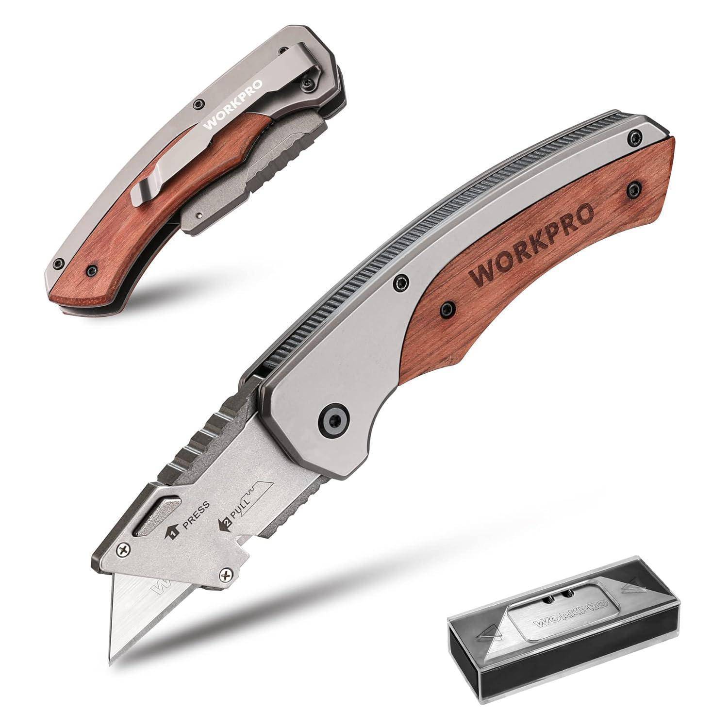 Klappbares Utility-Messer mit braunem Griff mit der Aufschrift 