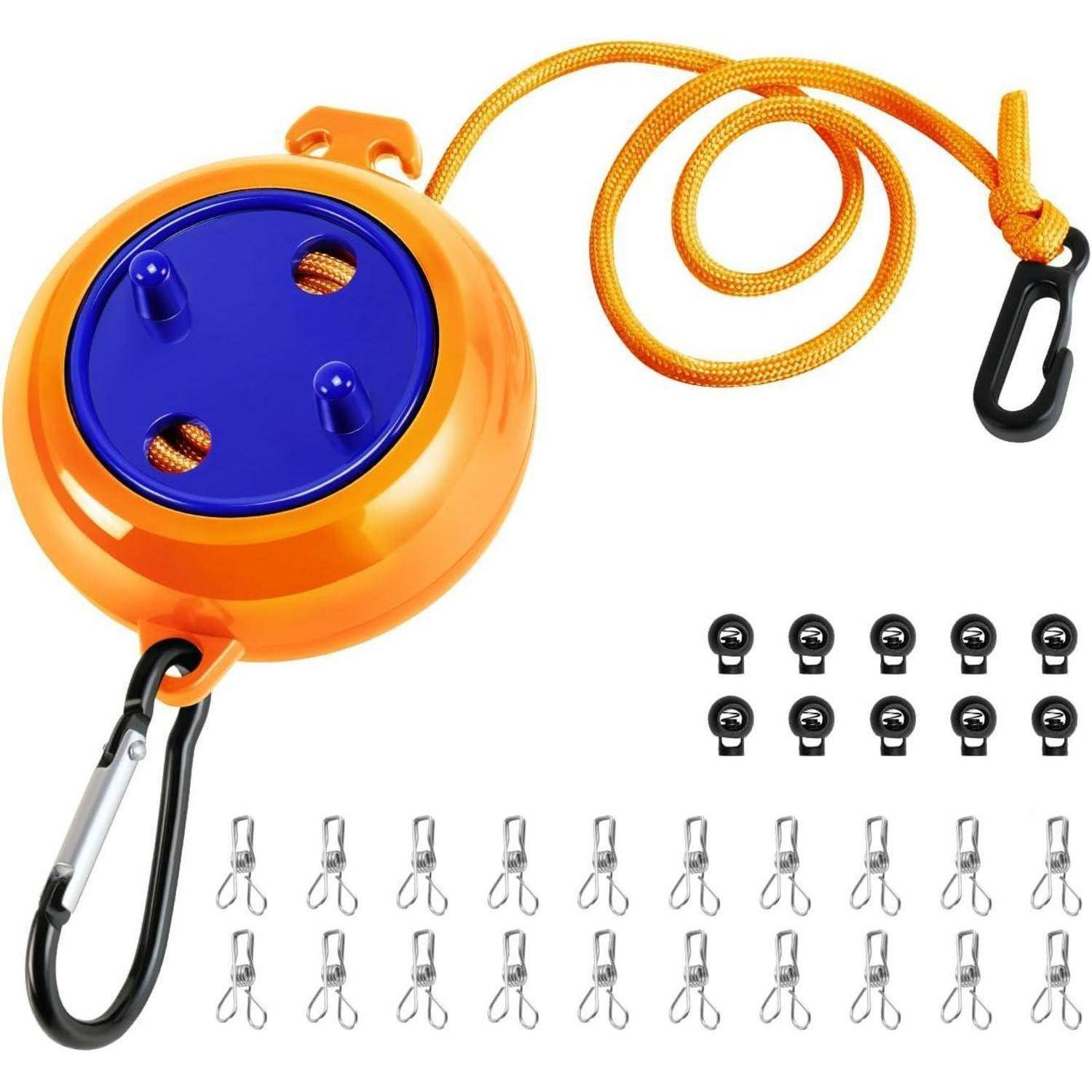 Orange kreisförmige Scheibe mit blauem Zentrum, ausgestattet mit Clips. Gelbes Seil mit schwarzem Karabiner befestigt. Enthält mehrere schwarze und silberne Clips.