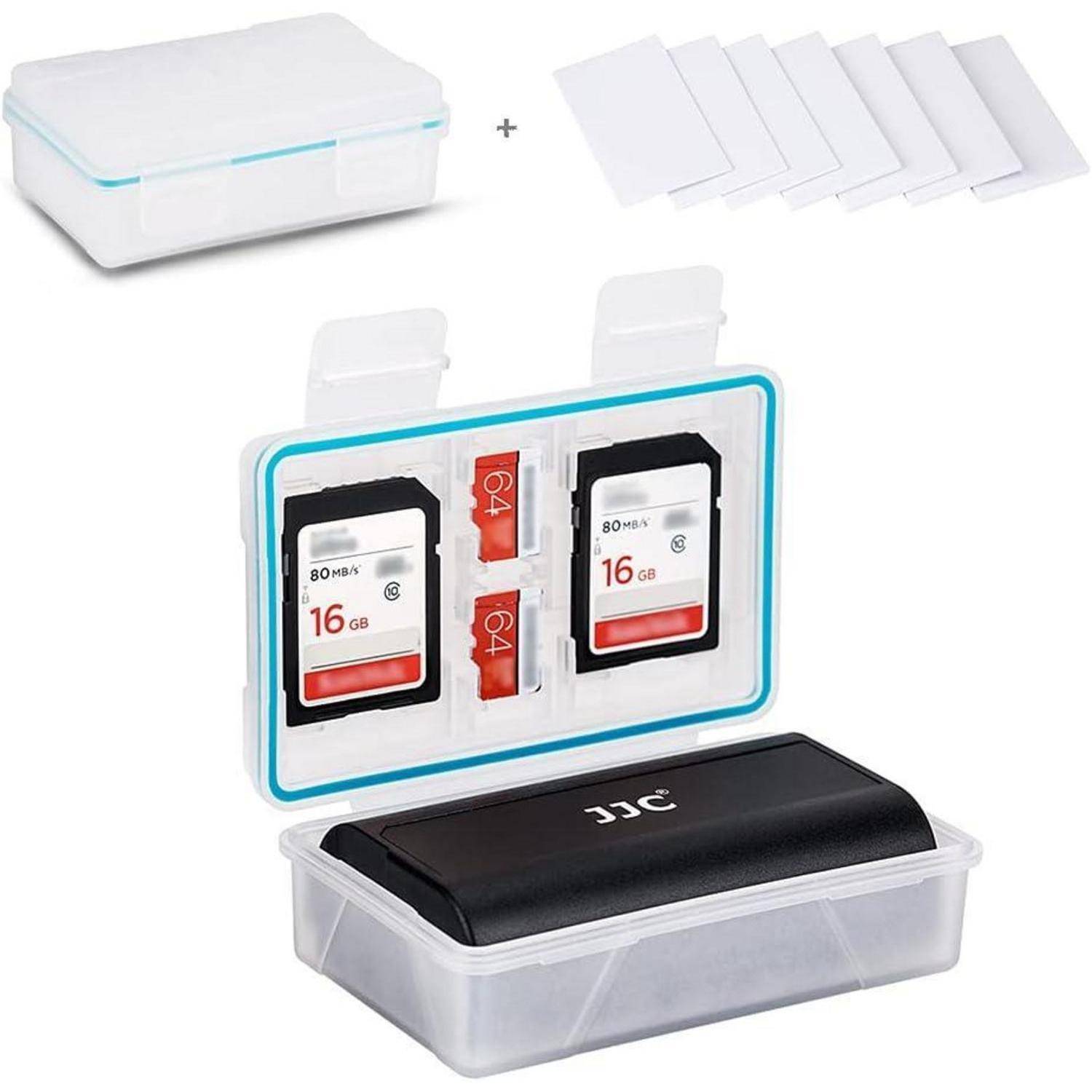 Eine transparente Aufbewahrungsbox, die zwei 16-GB-SD-Karten und eine kleine schwarze Tasche enthält. Zusätzliche SD-Kartenfächer und Beschriftungen sind ebenfalls sichtbar.