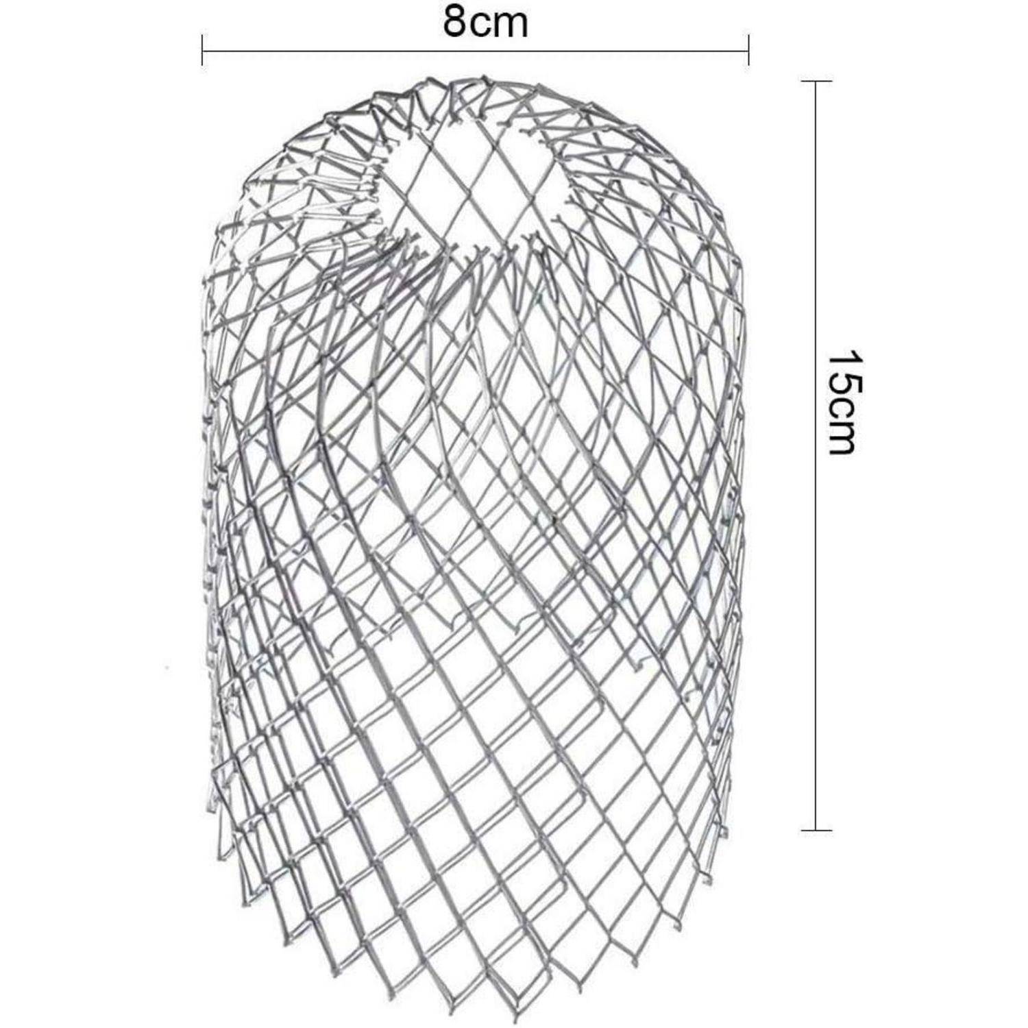 Drahtgewebe mit Abmessungen: 8 cm Durchmesser und 15 cm Höhe, eine zylindrische Form mit offener Oberseite bildend, zur Schutzabdeckung verwendet.