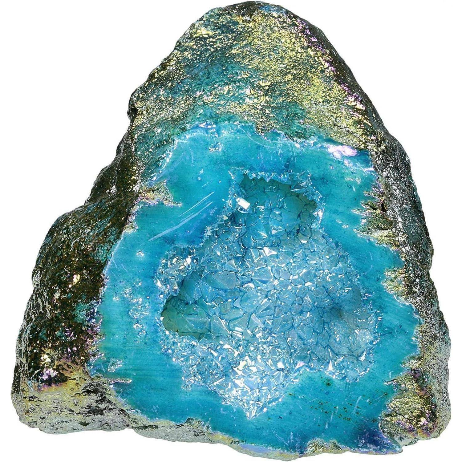 Ein lebendiger blauer Geode mit einer rauen Außenseite und einem kristallinen Inneren, der symmetrische, funkelnde Formationen in einer groben, texturierten Schale präsentiert.