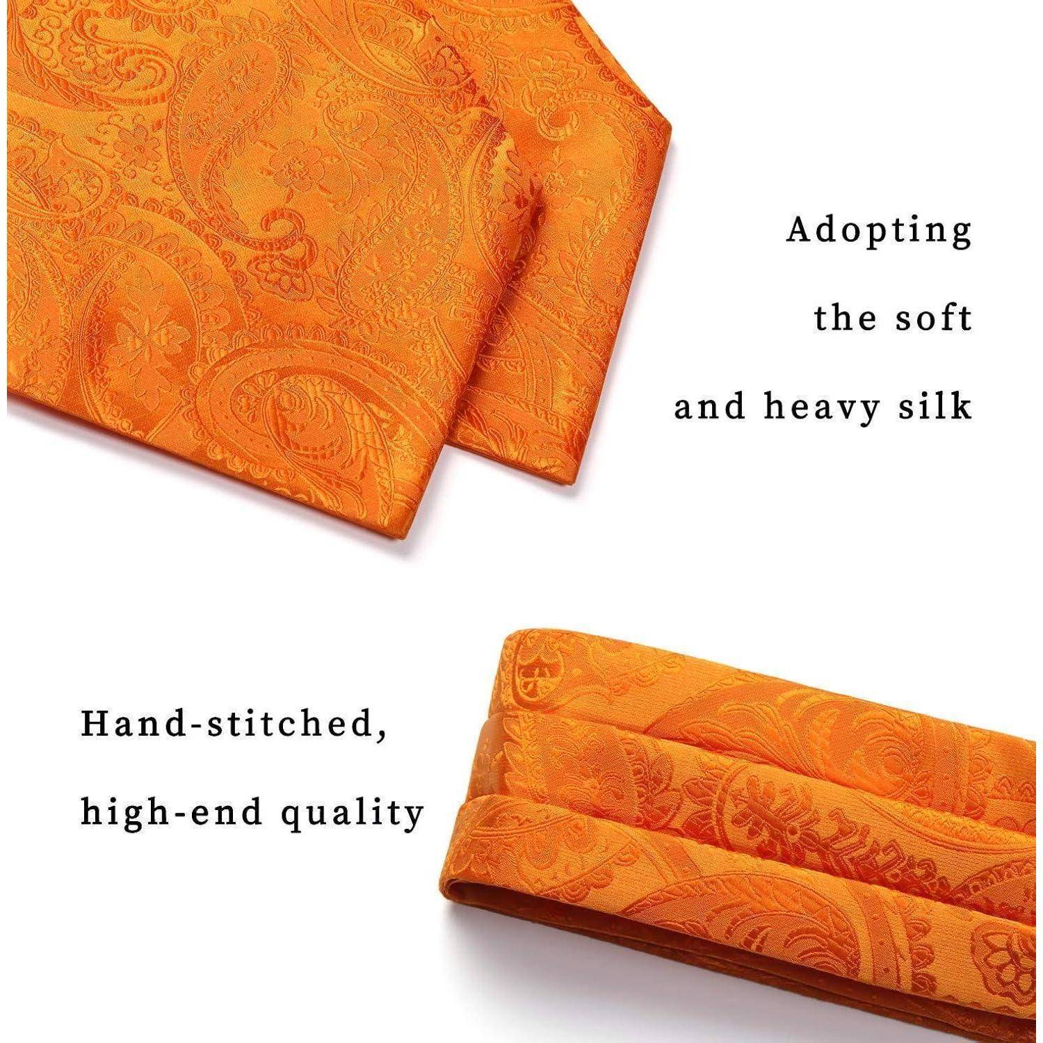 Zwei gefaltete Stücke orangefarbenen Stoffs mit Paisley-Mustern. Text liest sich: 