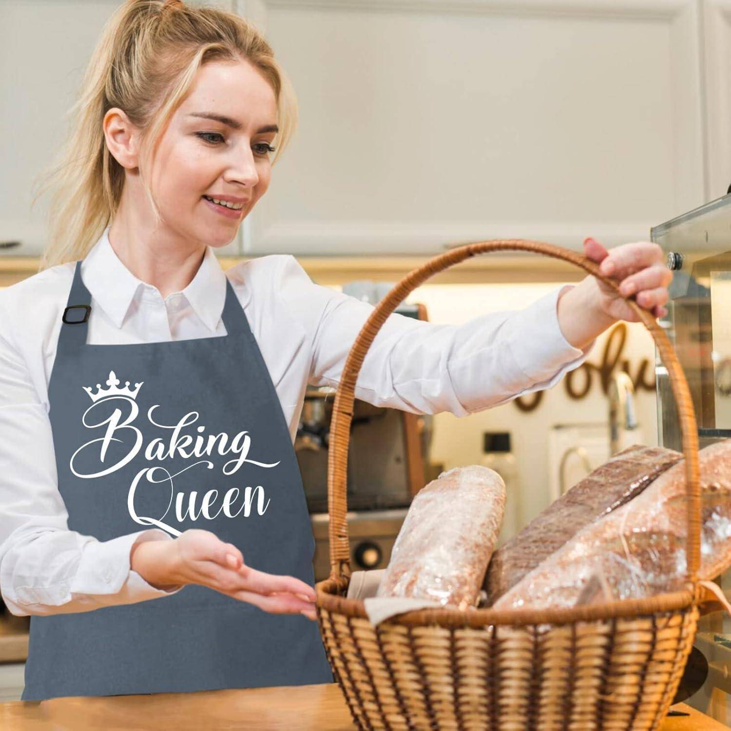 Eine Frau mit einer Schürze, auf der 