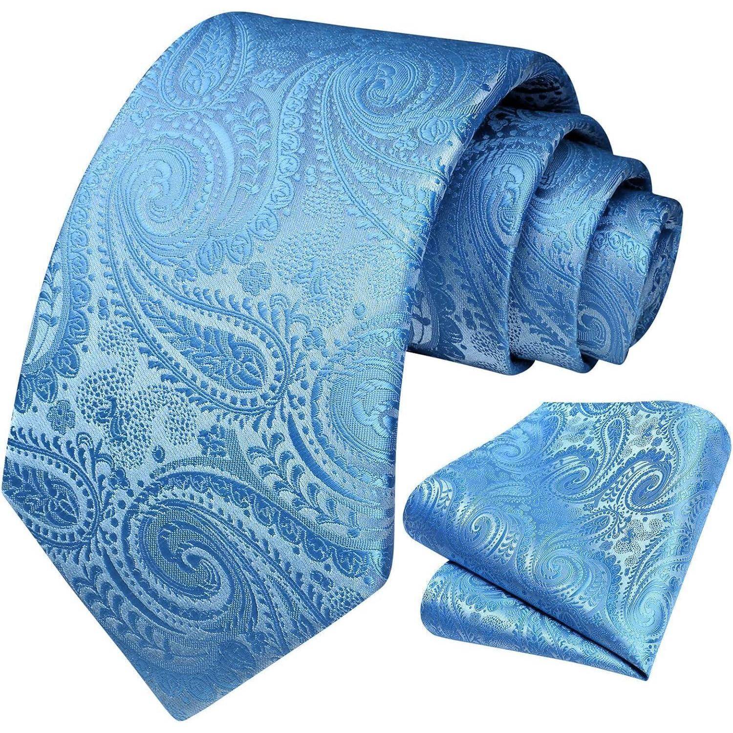 Eine blaue Paisley-Krawatte mit passendem Einstecktuch, beide mit kunstvollen Mustern verziert, geeignet für formelle oder geschäftliche Kleidung.
