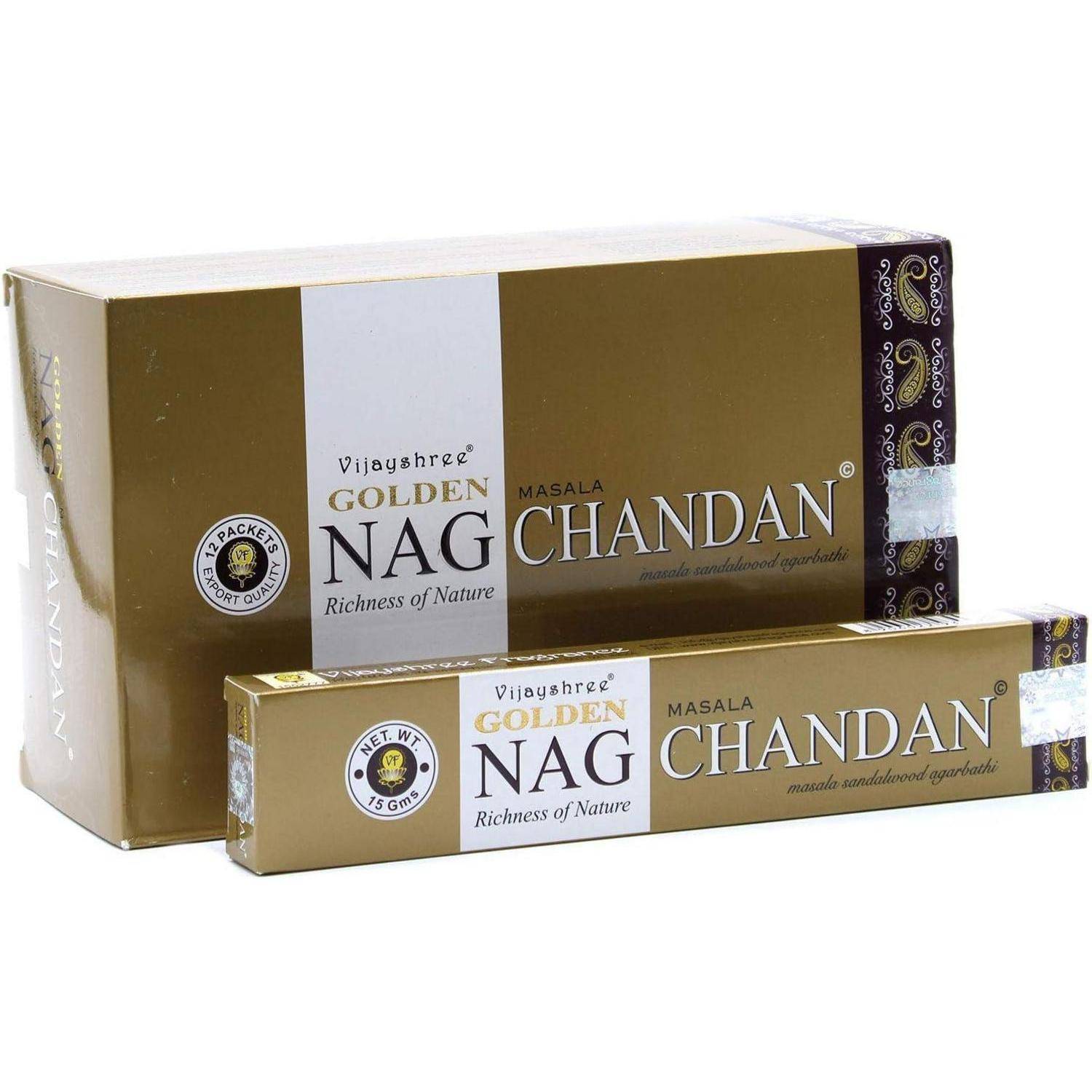 Zwei Schachteln 'Vijayshree Golden Nag Chandan' Räucherstäbchen, die 'Masala Chandan', 'Reichtum der Natur' zeigen und mit einem kreisförmigen Verpackungssiegel versehen sind.