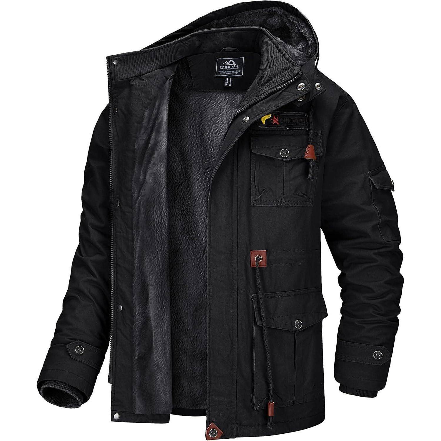 Eine schwarze Winterjacke mit Kapuze, die eine Innenfleece-Auskleidung und mehrere Taschen zeigt. Designed für Wärme und Funktionalität.
