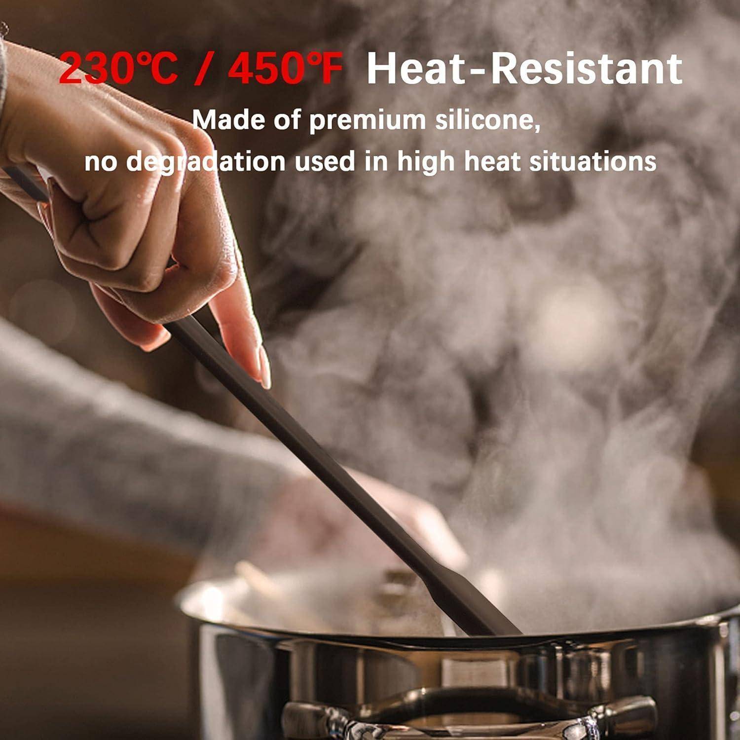 Eine Hand rührt Essen in einem Topf mit einem Pfannenwender. Text lautet: '230°C / 450°F hitzebeständig, aus hochwertigem Silikon gefertigt, keine Beeinträchtigung bei hohen Temperaturen.