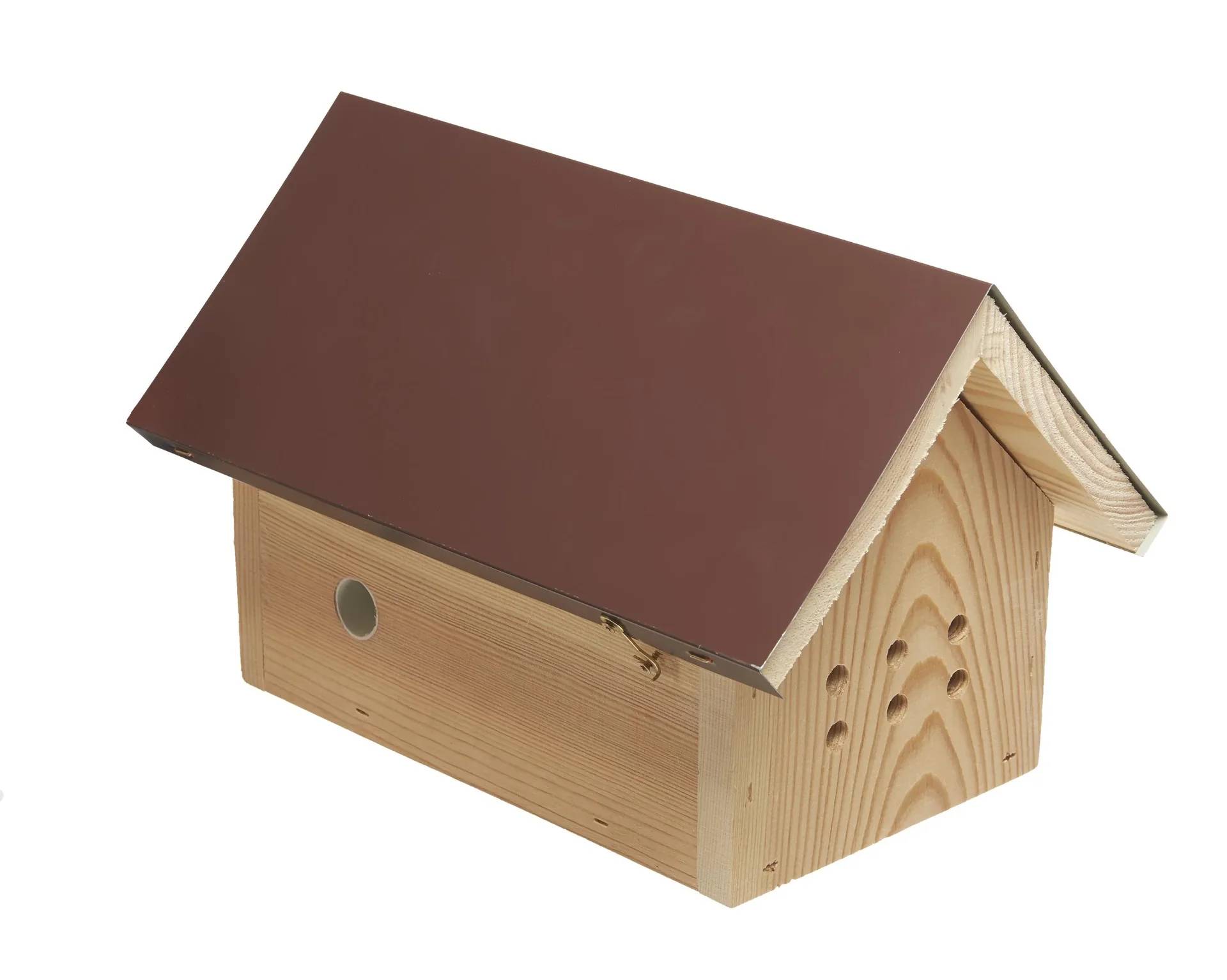 Holzvogelhäuschen mit braunem Dach und kreisförmigem Eingang an der Seite, mit kleinen Lüftungslöchern und dreieckiger Seitengestaltung.